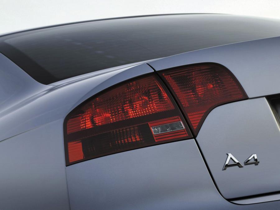 Детали экстерьера Audi A4 2.0T Sedan (B7, 8E) 2004 года  (фото 4 из 26)